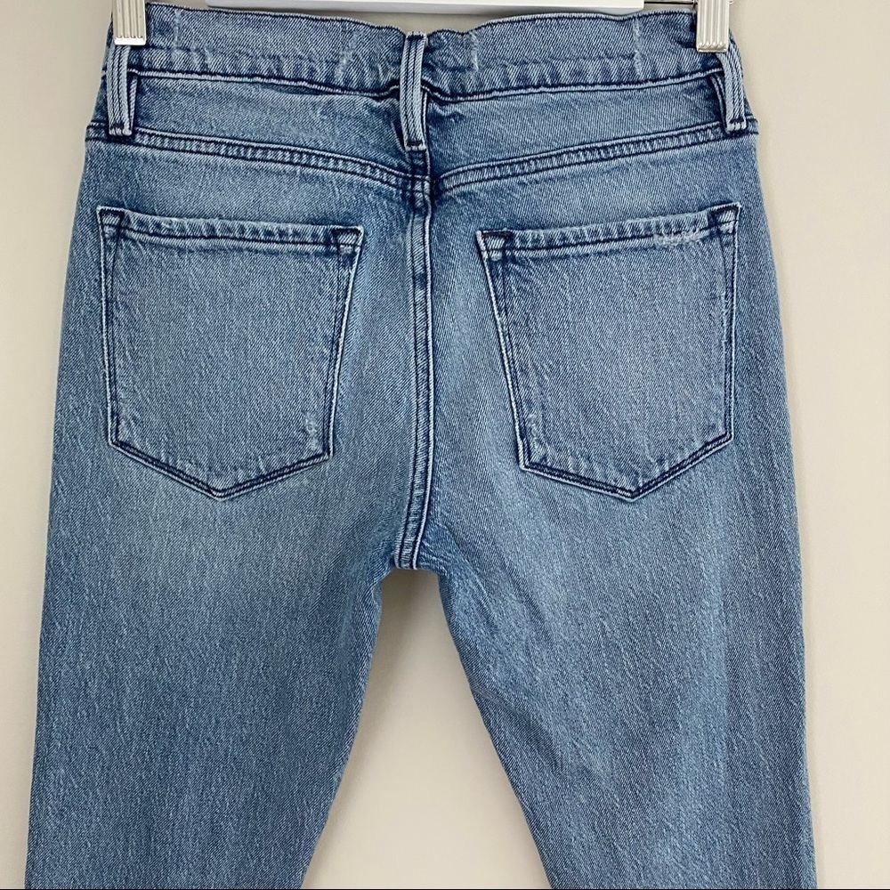 Frame Le Garcon Distressed
Jeans Size 23 Beldon Rips Mid Rise
Straight Fit - Picture 7 of 16